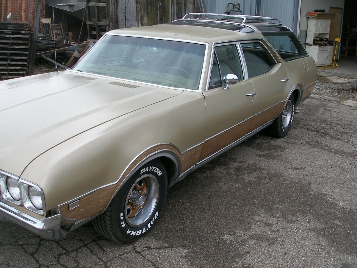 1969 oldsmobile vista cruiser station wagon 70's show