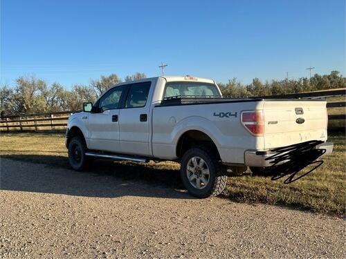 2011 ford f-150 xl $6000. 194k miles. heat and a/c works. has been lifted. new fro