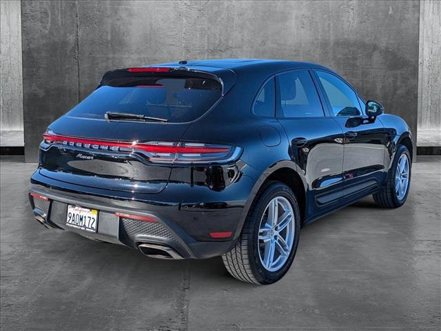 2022 porsche macan base