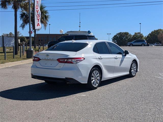 2020 toyota camry le
