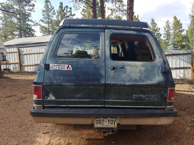 1989 chevrolet suburban 119k miles, new battery, no reserve