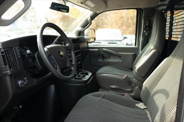 2022 chevrolet express 2500 rwd 2500 regular wheelbase wt