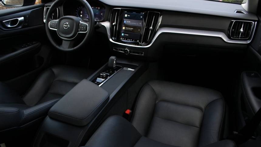 2024 volvo s60 b5 core dark theme