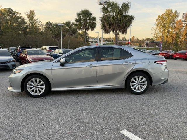 2019 toyota camry le