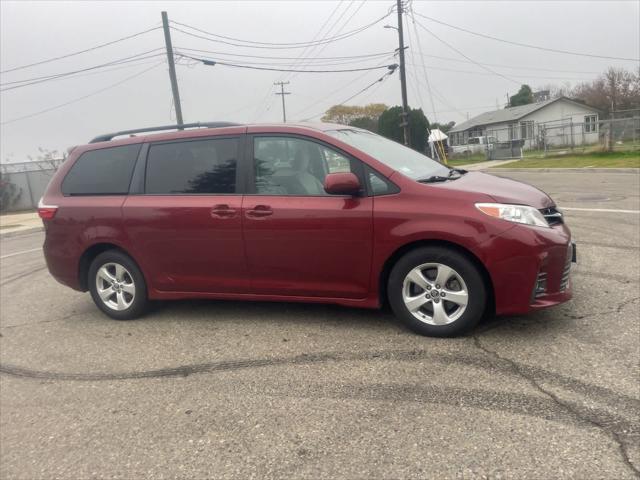 2019 toyota sienna le