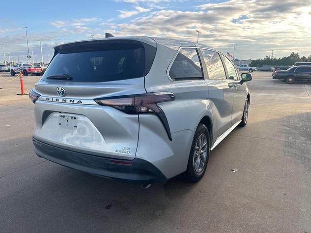 2024 toyota sienna le