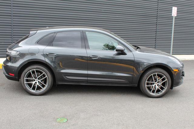 2022 porsche macan base