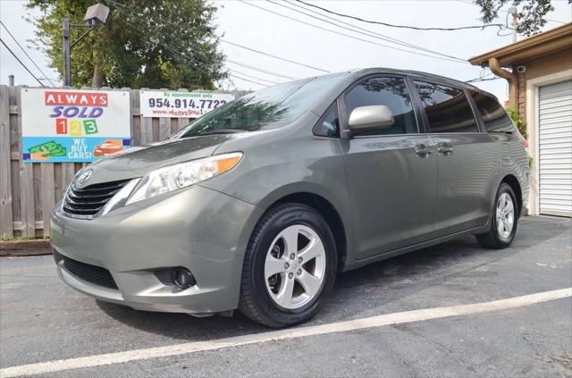 2013 toyota sienna le