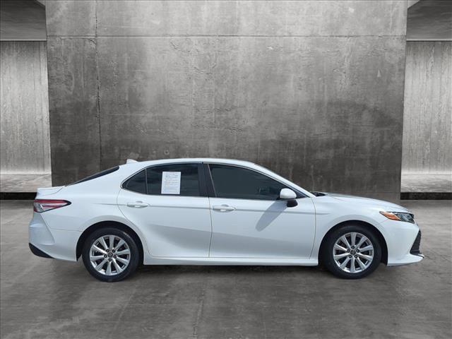 2019 toyota camry le