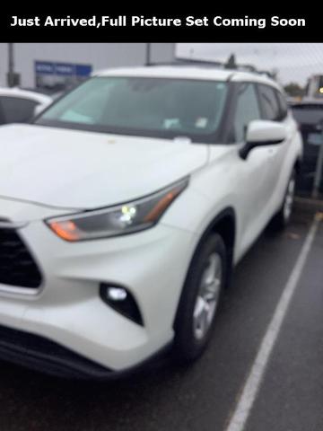 2021 toyota highlander le