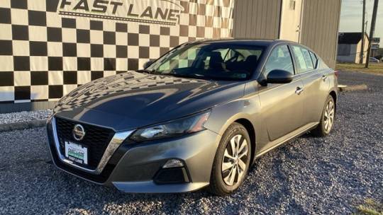 2022 Nissan se
