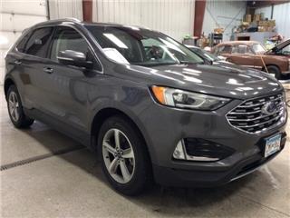 2019 Ford Edge titanium