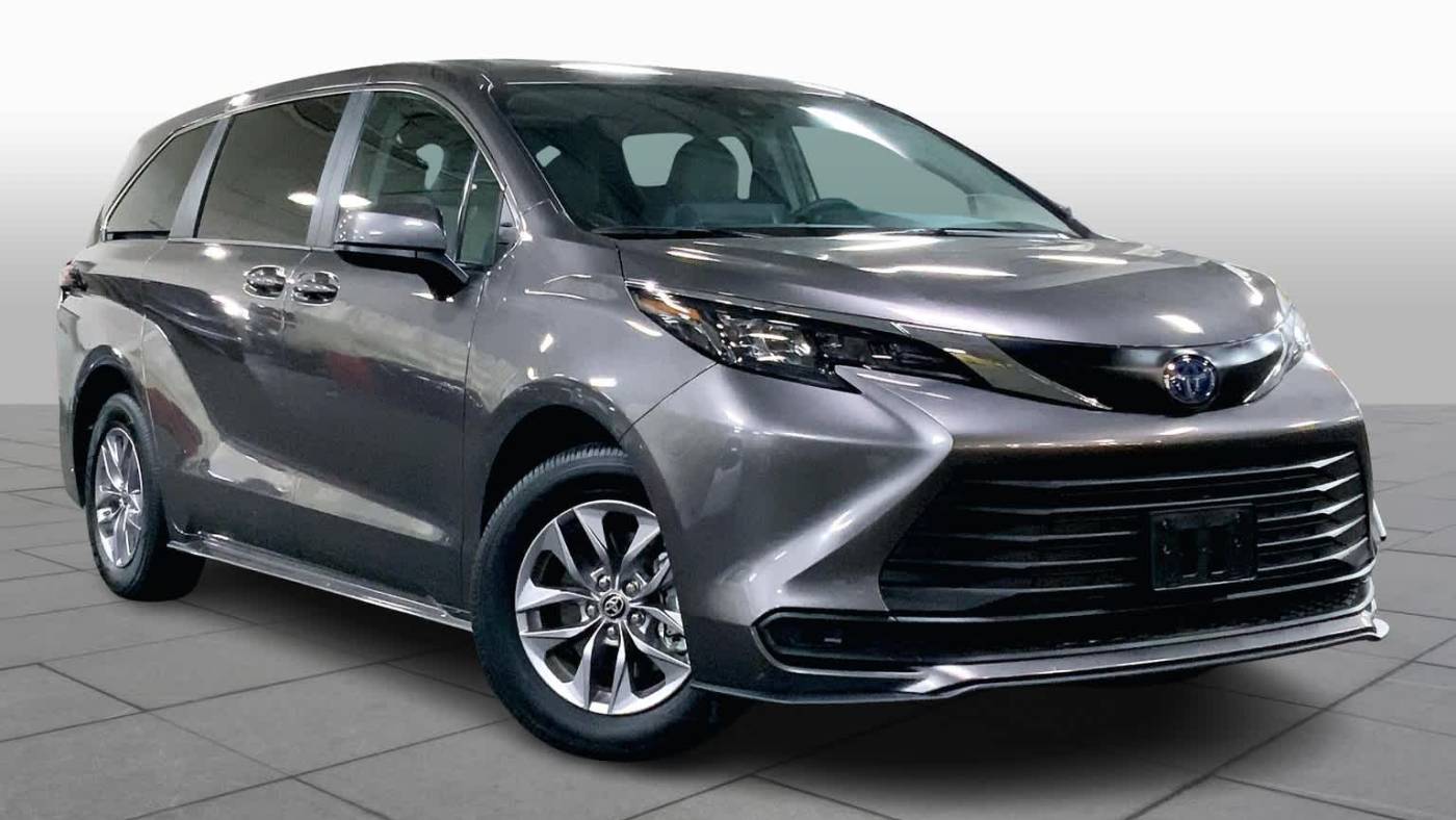 2024 toyota sienna le 8-passenger