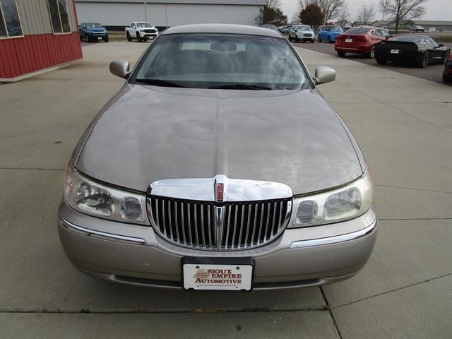 2000 lincoln town car executive