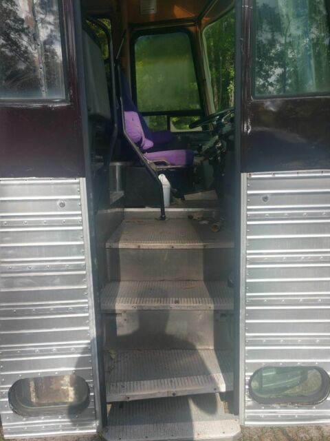 1988 silver eagle bus