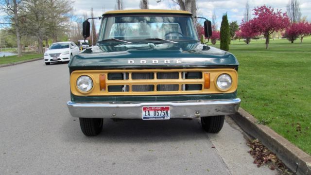 hard to find d100, 360 ci v8, 4 speed, cool pickup!