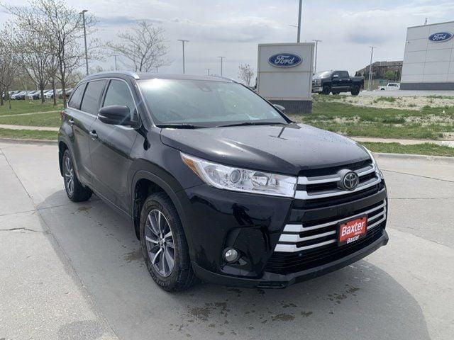 2017 toyota highlander xle in elkhorn, nebraska
