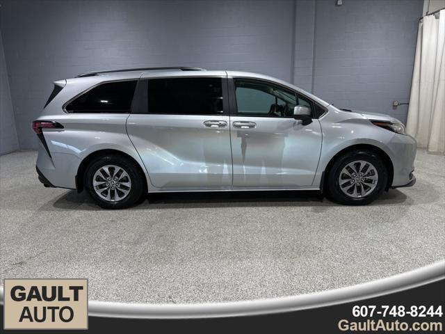 2022 toyota sienna le