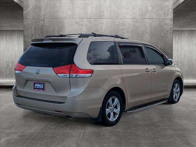 2013 toyota sienna le