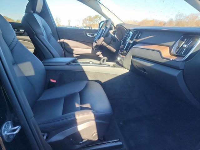 2022 volvo xc60 b5 momentum