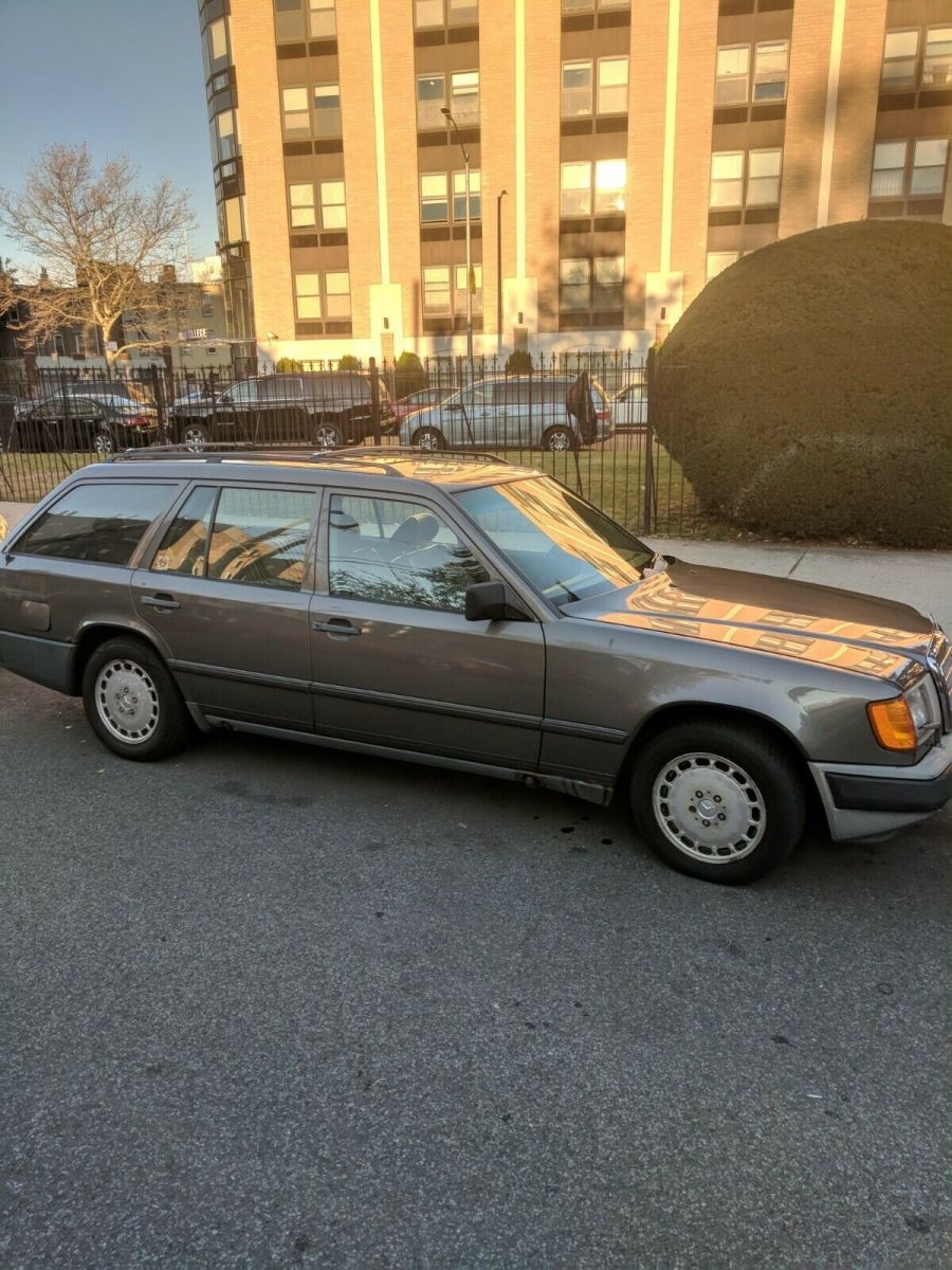 1987 mercedes-benz 300tdt turbo-diesel wagon. 3rd raw seating. rare! no reserve!