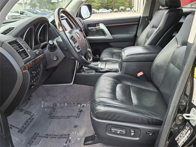 2014 toyota land cruiser base