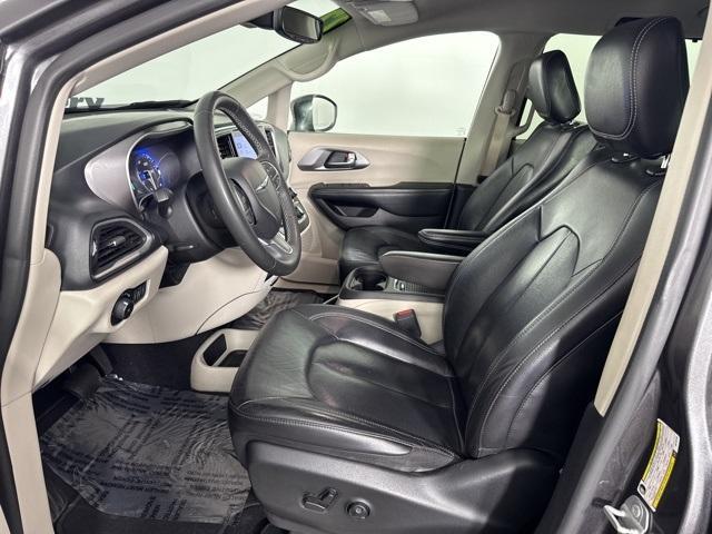 2022 chrysler pacifica touring-l
