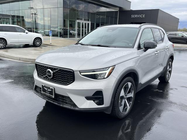 2024 volvo xc40 b5 core bright theme