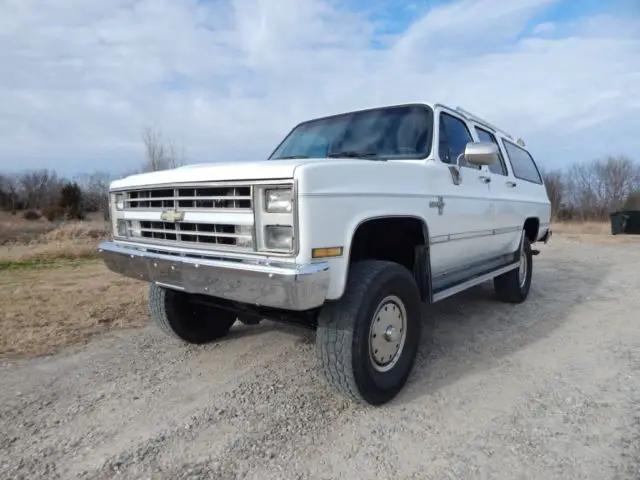 1988 chevrolet 2500 suburban, fuel injected 350 v-8, auto, lifted, 4x4