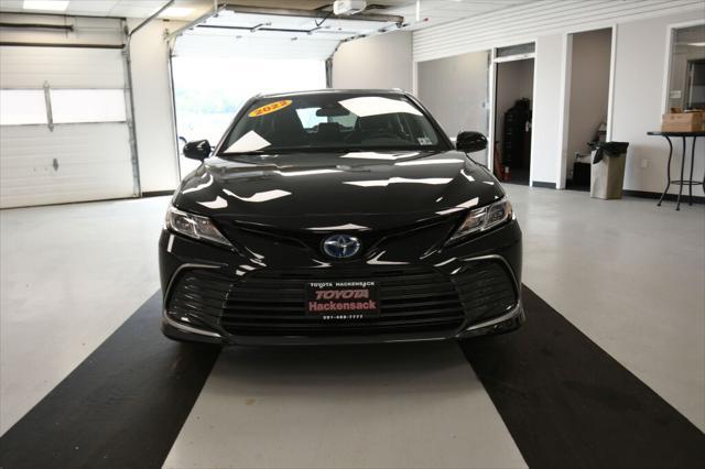 2022 toyota camry hybrid le