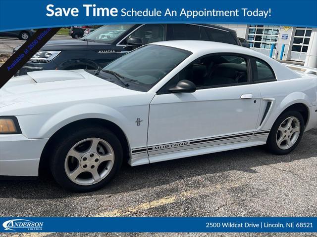 2001 ford mustang base