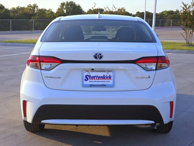 2022 toyota corolla hybrid le