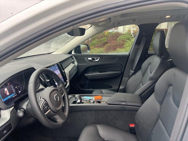 2024 volvo xc60 b5 core dark theme