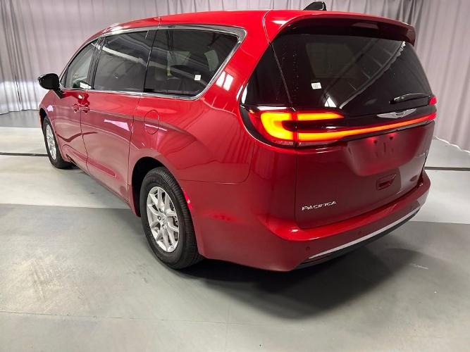 new 2024 chrysler pacifica touring l