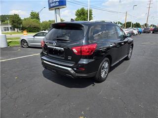 2020 Nissan Pathfinder sv