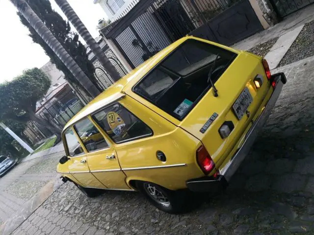 inmmaculate renault r 12 ts break collection to celebrate r 12 50 anniversary