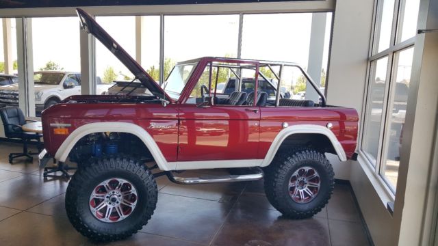 ~ beautifully restored ~1972 ford bronco