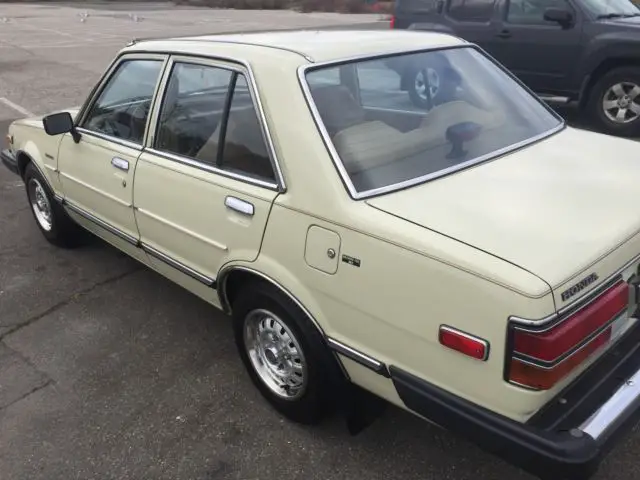 1981 hona accord 4 door automatic,mint condition,46,871 miles,antique