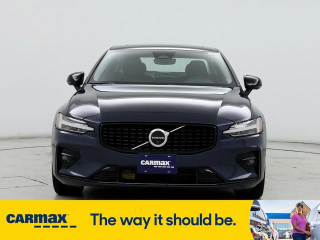 2024 volvo s60 b5 plus dark theme