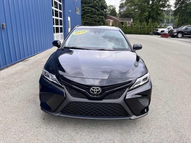 2019 toyota camry se