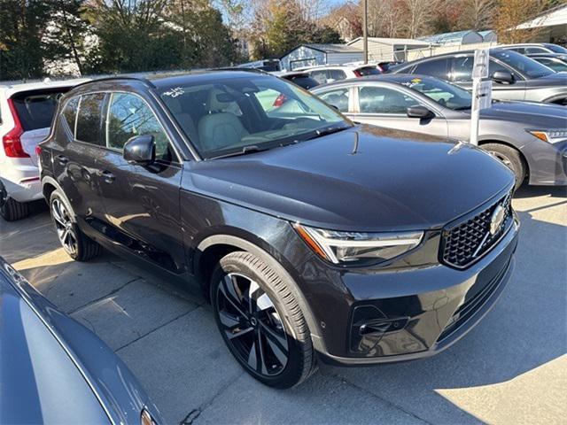 2023 volvo xc40 b4 ultimate dark theme