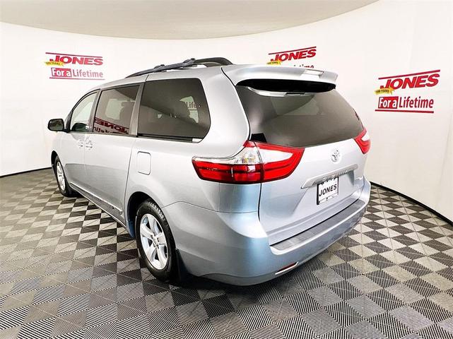 2016 toyota sienna le