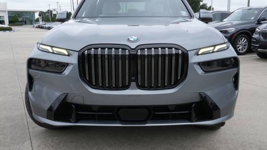 2023 BMW X7