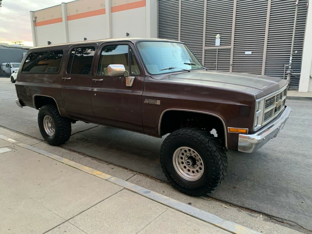 1984 gmc suburban 2500 4x4 sierra classic new motor, lifted. no reserve