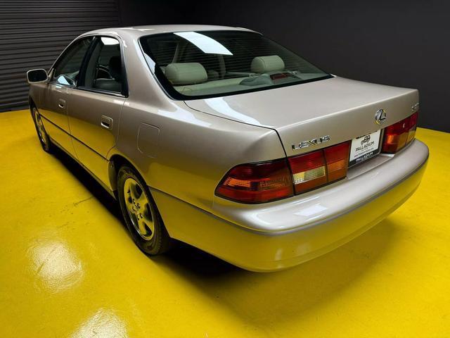 1999 lexus es 300 base