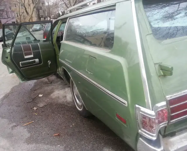 1971 plymouth fury custom suburban wagon / needs restoration