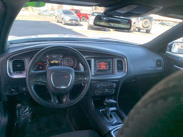 2017 dodge charger se