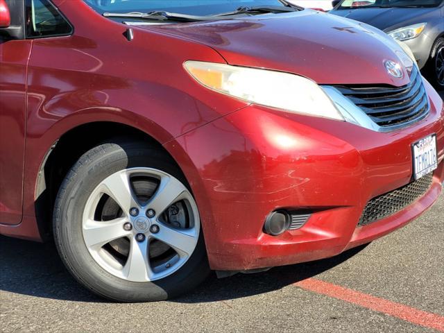 2013 toyota sienna le