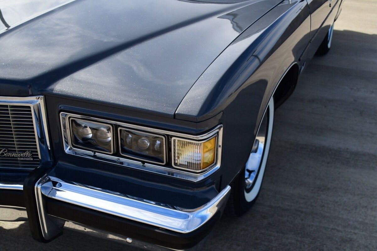 1976 pontiac bonneville grey