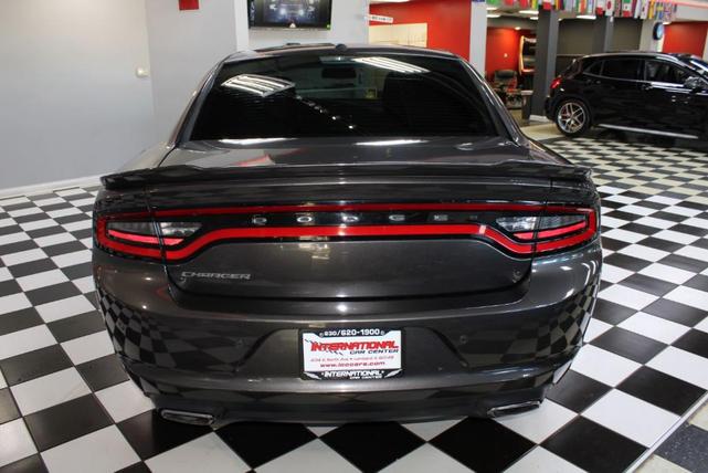 2017 dodge charger se